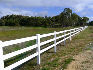 3-RAIL VINYL HORSE FENCE